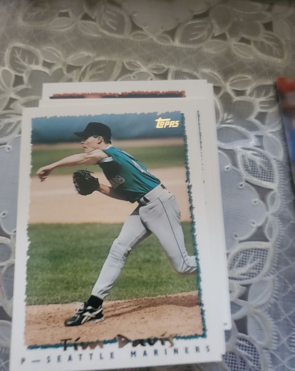 1995 Topps #83 Tim Davis — front