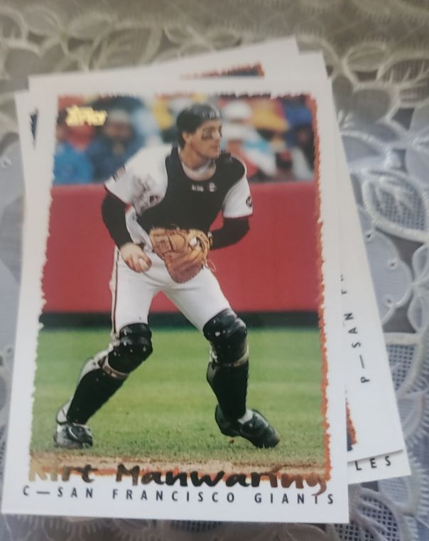 1995 Topps #211 Kirt Manwaring — front