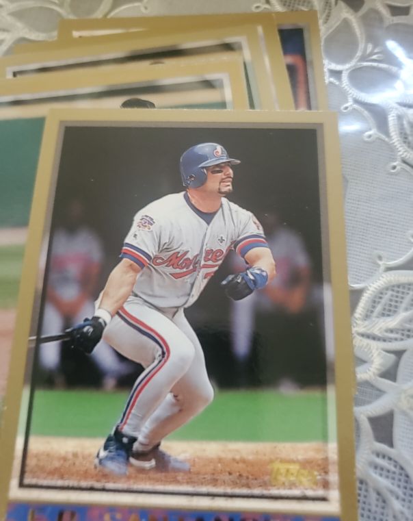 1992 Topps Gold Winners #401 Tim Wallach — front