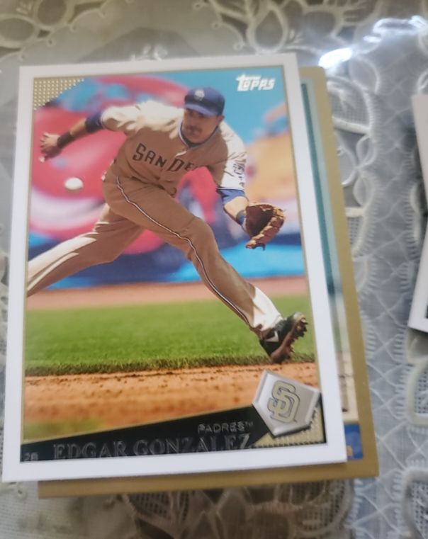 2009 Topps #19 Edgar Gonzalez — front