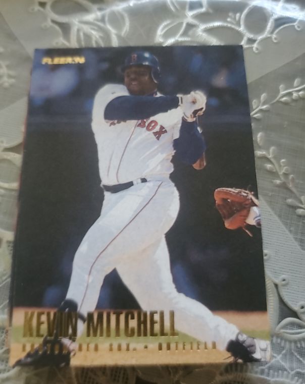1996 Fleer #9 Kevin Mitchell — front