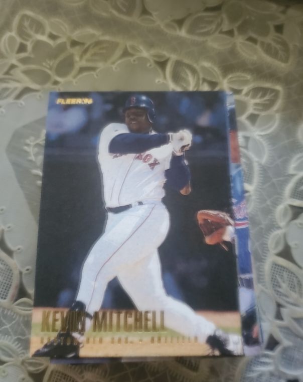 1996 Fleer #9 Kevin Mitchell — front