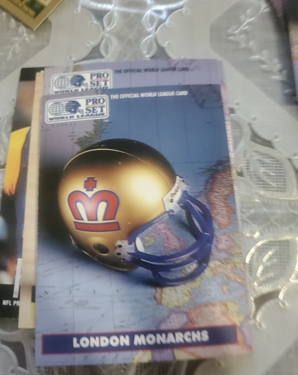 1991 Pro Set WLAF Helmet Collectibles #4 London Monarchs — front