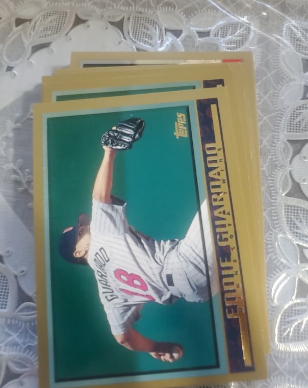 1998 Topps #28 Eddie Guardado — front