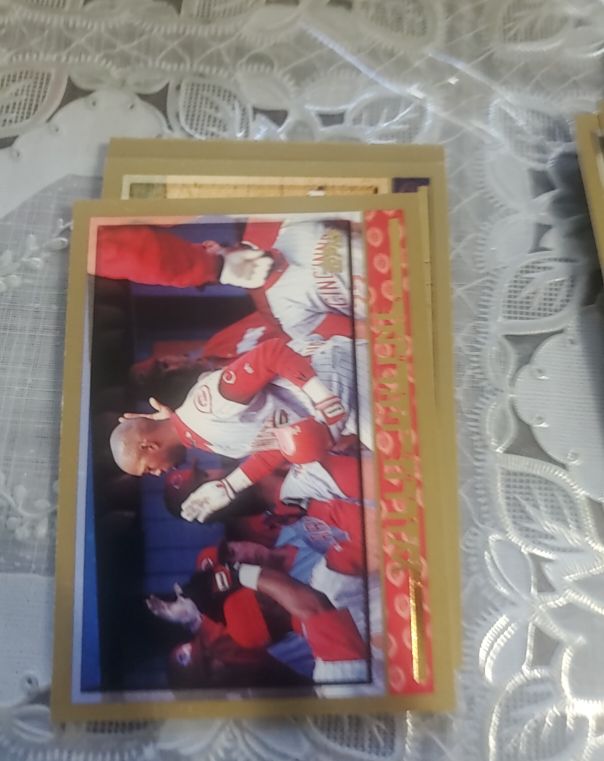 1997-98 Pinnacle Little Caesars #2 Steve Yzerman — front