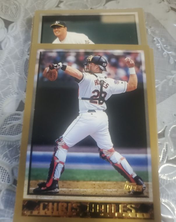 1998 Topps #142 Chris Hoiles — front