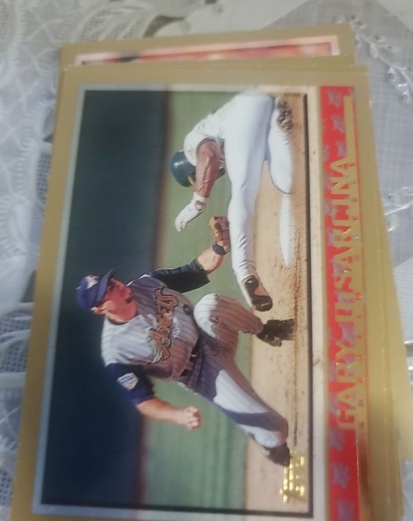 1992 Topps #305 Tom Glavine — front