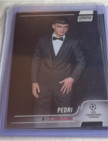 2021-22 Topps Stadium Club Chrome UEFA Champions League #16 Pedri FC Barcelona — front