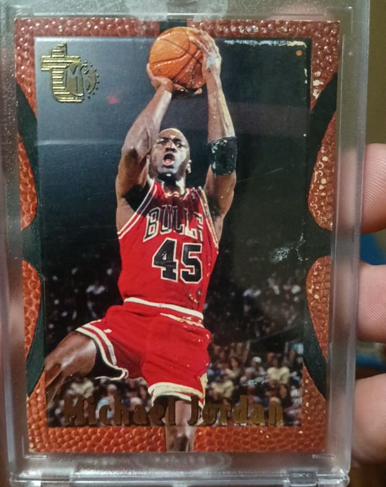 1994-95 Topps Embossed #121 Michael Jordan — front