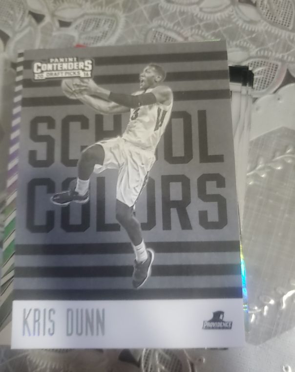 2016 Panini Contenders Draft Picks #6 Kris Dunn School Colors — front