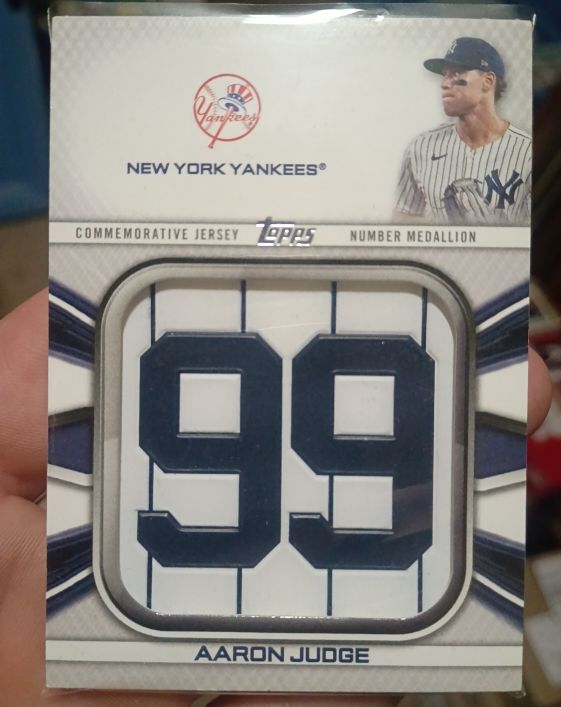 2022 Topps Series 1 #JNM-AJ Aaron Judge Jersey Number Medallion — front