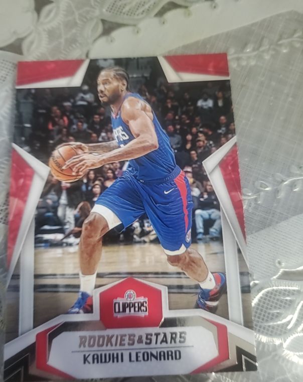 2019-20 Panini Chronicles Rookies & Stars #695 Kawhi Leonard — front