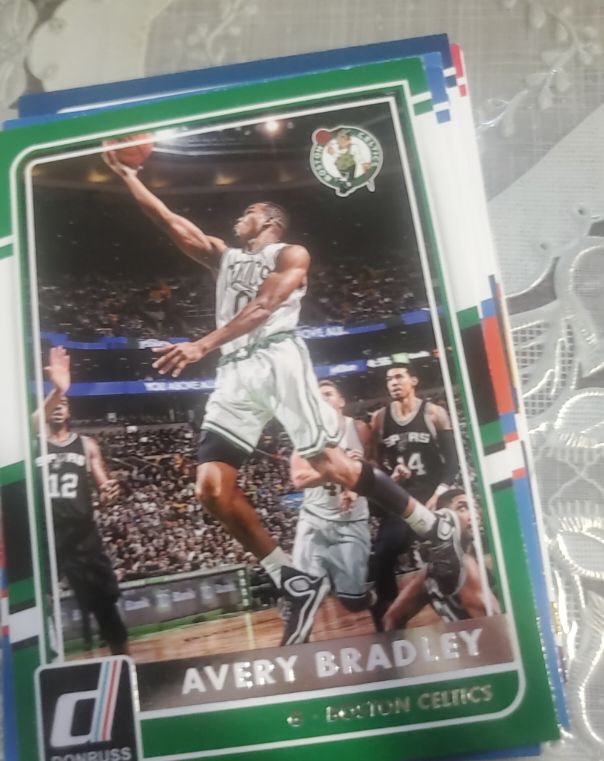 2015-16 Panini Donruss #28 Avery Bradley — front