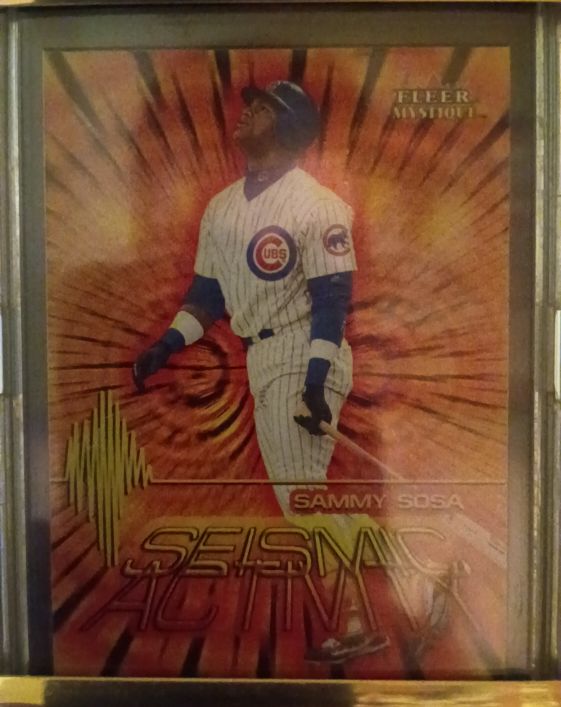 2000 Fleer Mystique #2 SA Sammy Sosa Seismic Activity — front