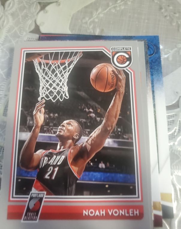 2016-17 Panini Complete #370 Noah Vonleh — front