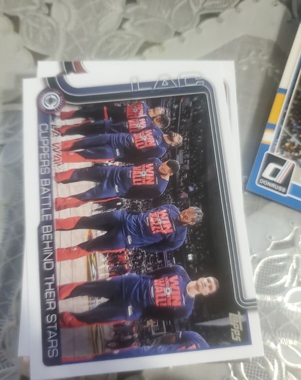 2025-26 Topps #292 LA Way Clippers Battle Behind Their Stars — front