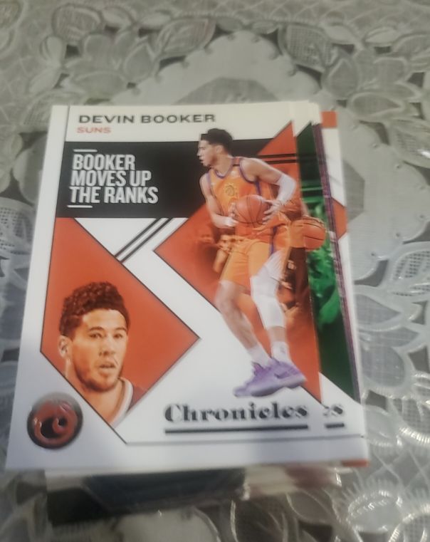 2019-20 Panini Chronicles #18 Devin Booker — front