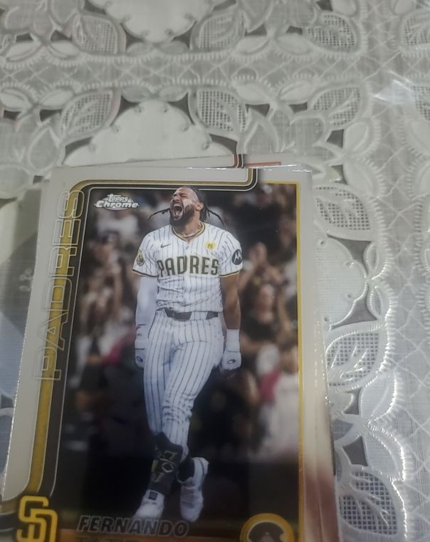2025 Topps Chrome #159 Fernando Tatís Jr. — front