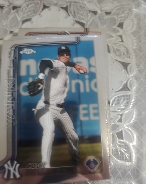 2025 Topps Chrome #83 Cody Bellinger — front