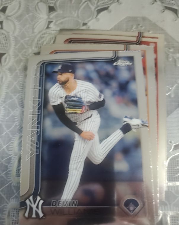 2025 Topps Chrome #153 Devin Williams — front