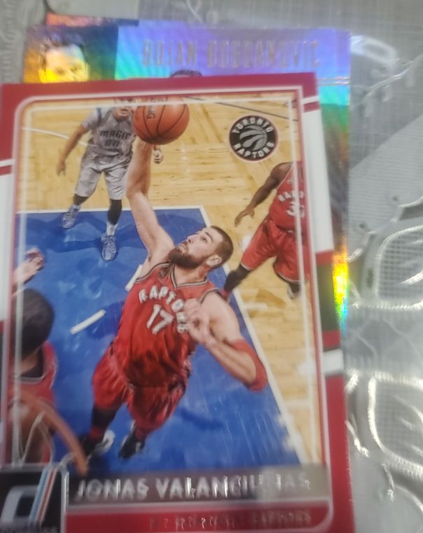 2015-16 Panini Donruss #110 Jonas Valanciunas — front