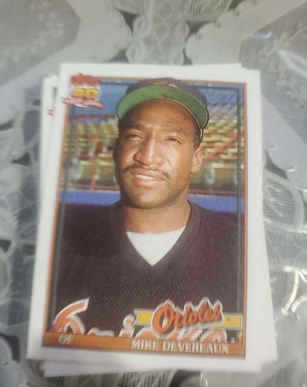 1991 Topps #758 Mike Devereaux — front
