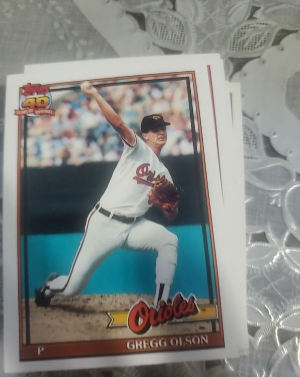 1991 Topps #10 Gregg Olson — front