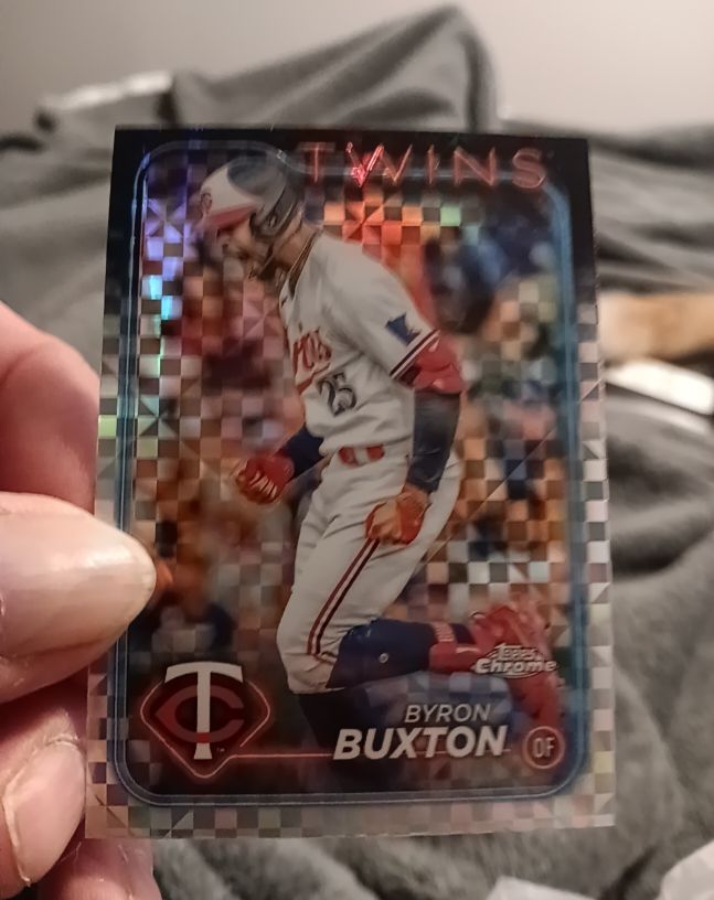2024 Topps Chrome #10 Byron Buxton — front