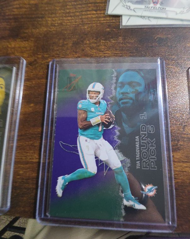 2025 Topps Signature Class #85 Tua Tagovailoa — front