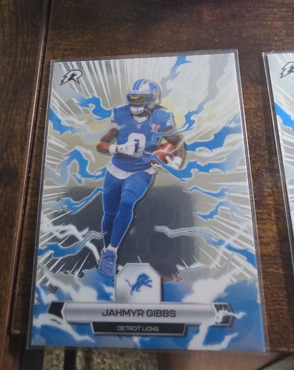 2025 Topps Resurgence #33 Jahmyr Gibbs — front