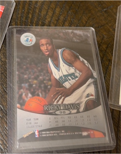 1999 Skybox #98 Ricky Davis — front