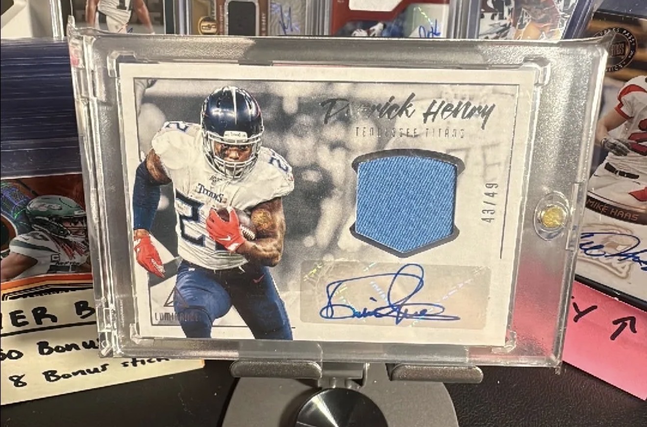2016 Panini Playbook #112 Derrick Henry Rookie Patch Auto — front