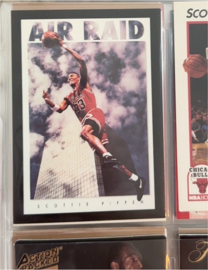 1993-94 SkyBox Premium #321 Scottie Pippen Air Raid — front