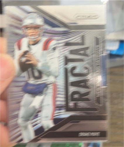 2025 Panini Prizm #7 Drake Maye Fractal — front