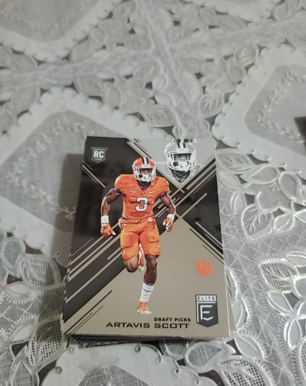 2017 Panini Elite Draft Picks #162 Artavis Scott — front