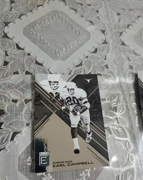 2017 Panini Elite Draft Picks #32 Earl Campbell — front