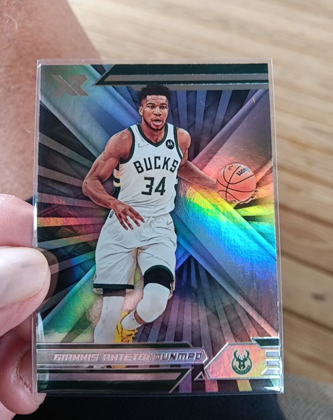 2021-22 Panini Chronicles XR #393 Giannis Antetokounmpo — front