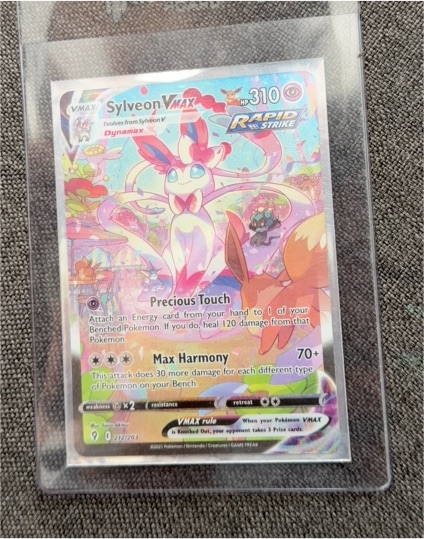 2022 Pokémon TCG Sylveon VMAX #212 — front
