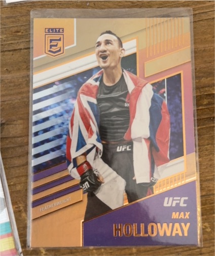 2022 Panini Chronicles UFC Elite #254 Max Holloway — front