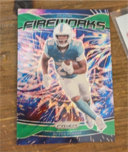 2024 Panini Prizm #12 De'Von Achane Fireworks Green Wave Prizm Miami Dolphins — front