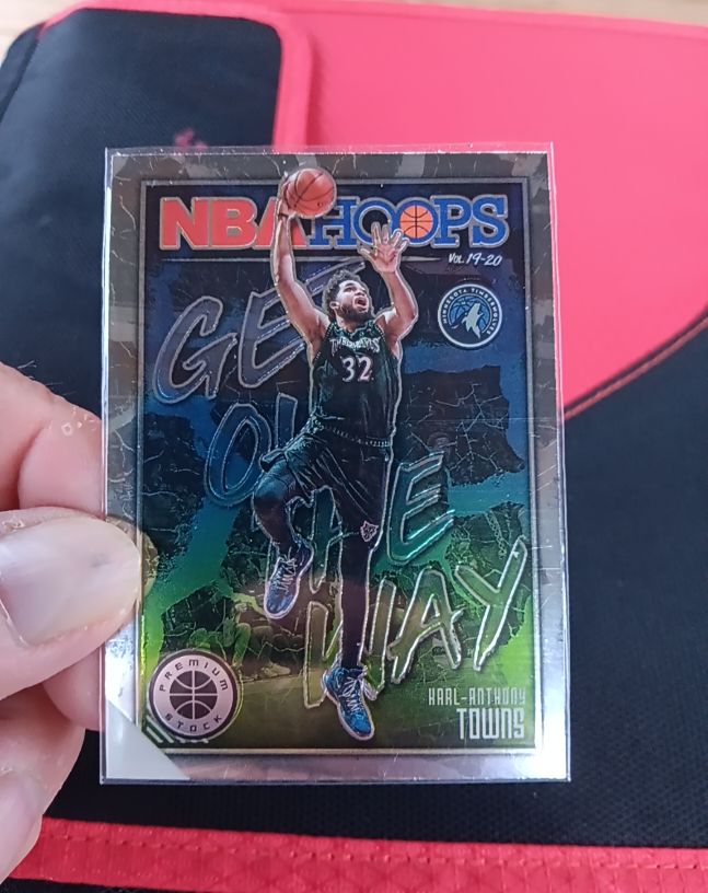 2019-20 Panini NBA Hoops Premium Stock #3 Karl-Anthony Towns Get Out The Way — front