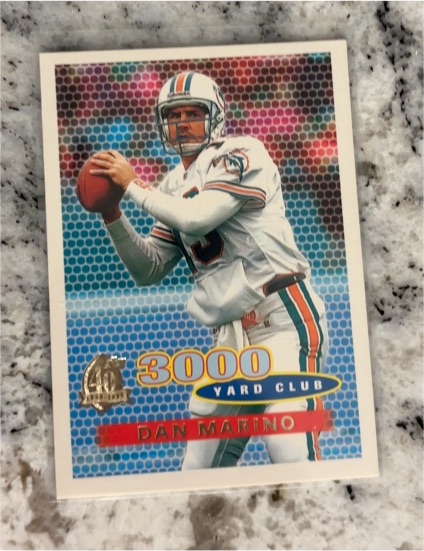 1996 Topps #379 Dan Marino 3000 Yard Club — front