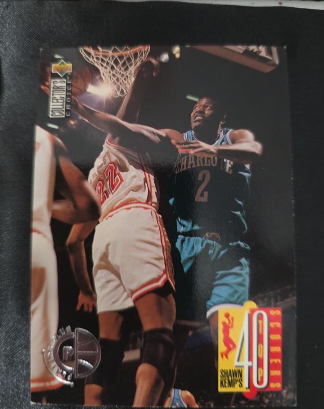 1995-96 Upper Deck Collector's Choice #404 Larry Johnson — front