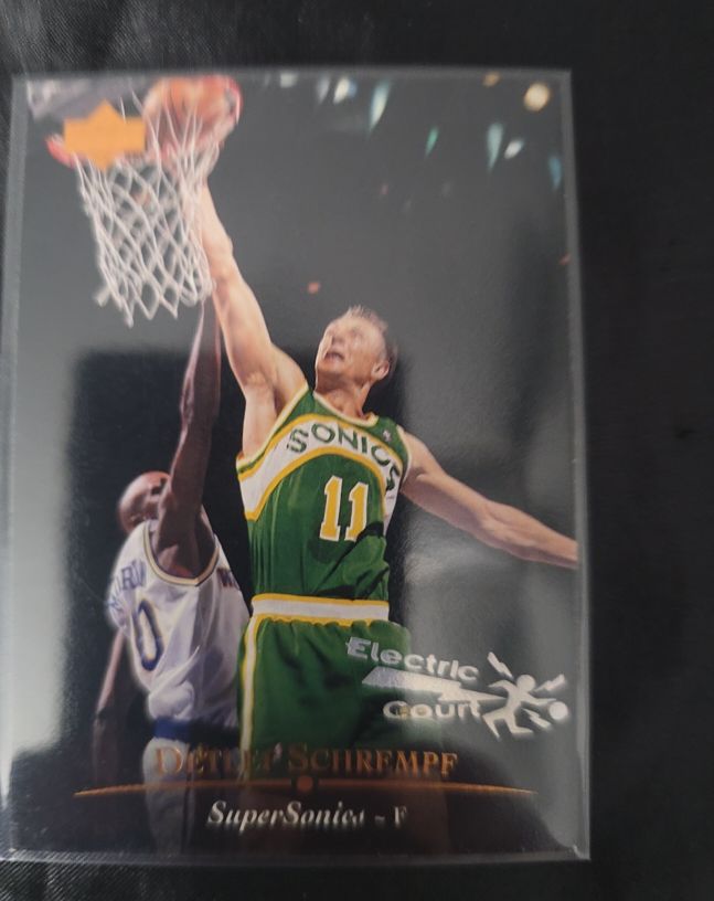 1995-96 Upper Deck #66 Detlef Schrempf Seattle Supersonics Electric Court — front