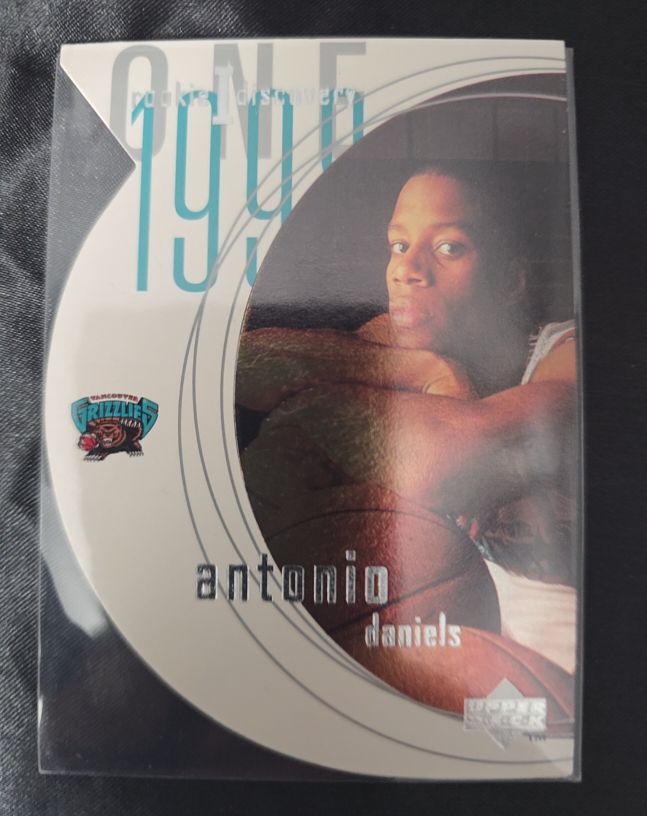 1997-98 Upper Deck Rookie Discovery I #R4 Antonio Daniels — front