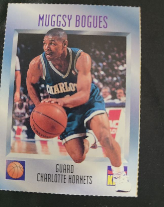 1995 Sports Illustrated for Kids #329 Muggsy Bogues Charlotte Hornets — front