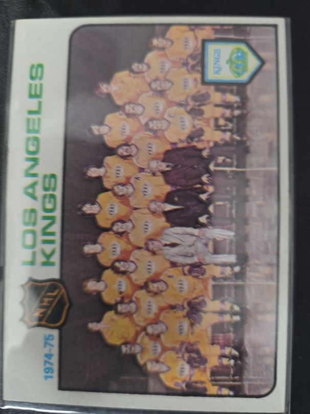 1974-75 Topps #86 Los Angeles Kings Team — front