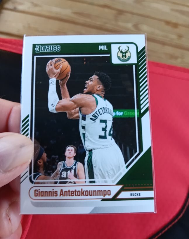 2024-25 Panini Donruss #172 Giannis Antetokounmpo — front
