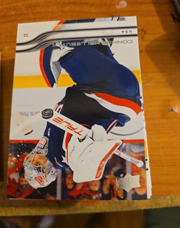 2025-26 Upper Deck Extended Series #686 Connor Hellebuyck — front