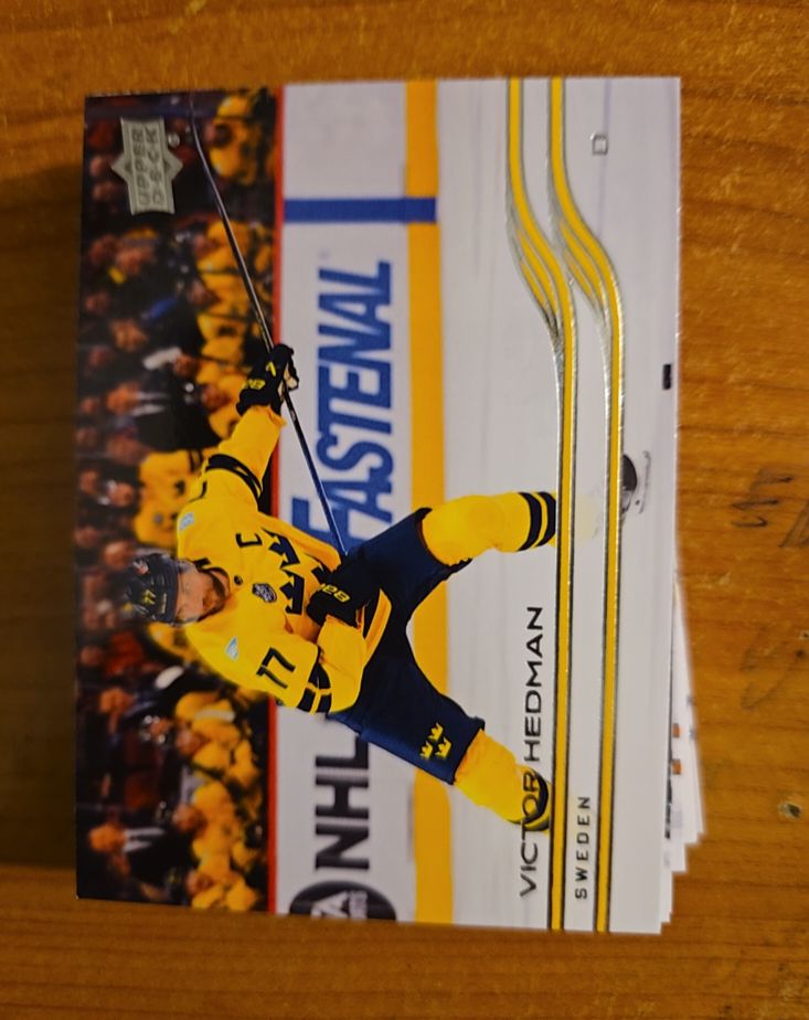 2025-26 Upper Deck Extended Series #679 Victor Hedman — front